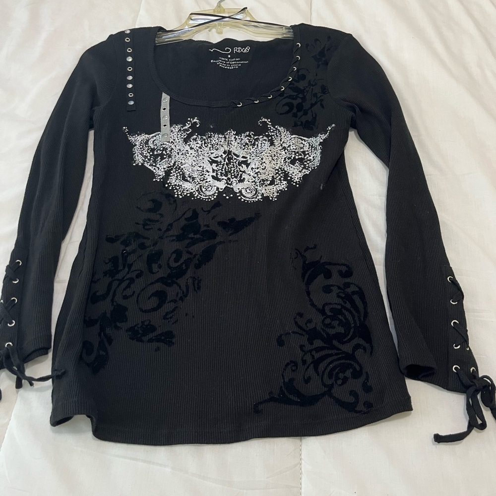 2 Sweaters - image 3